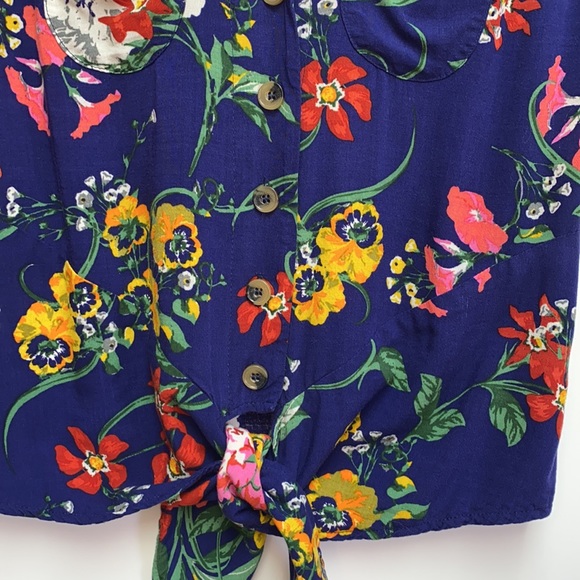 Maeve Floral Front Tie Button Down - Picture 5 of 9